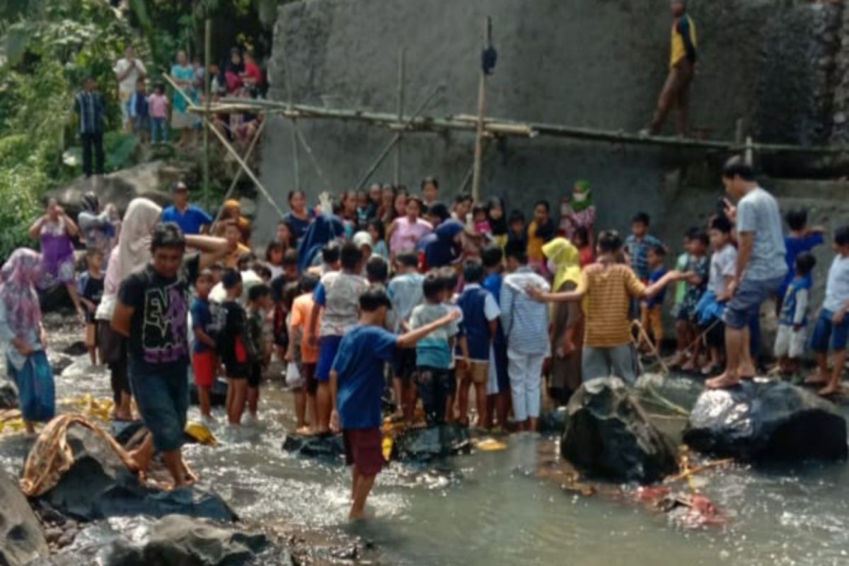 Warga Serang geger temukan bayi perempuan di pinggir kali