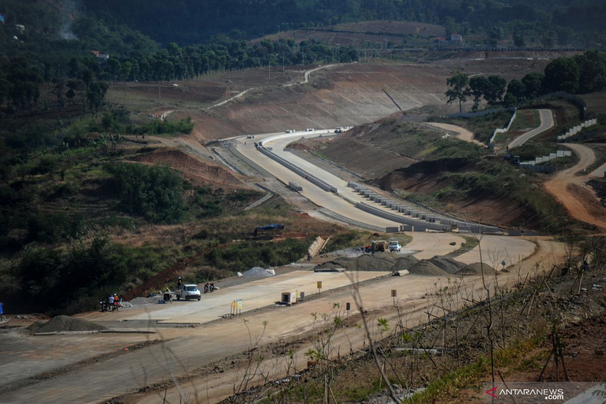 Govt targeting to complete Cisumdawu toll road in 2021