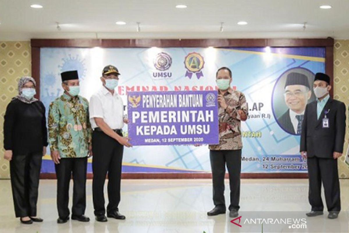 Menteri PMK serahkan berbagai bantuan di Medan