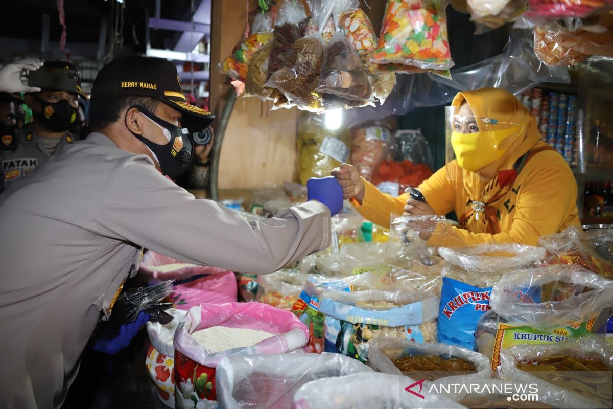 Polda Kaltim dan Kodam VI Mulawarman bagikan 470 ribu masker