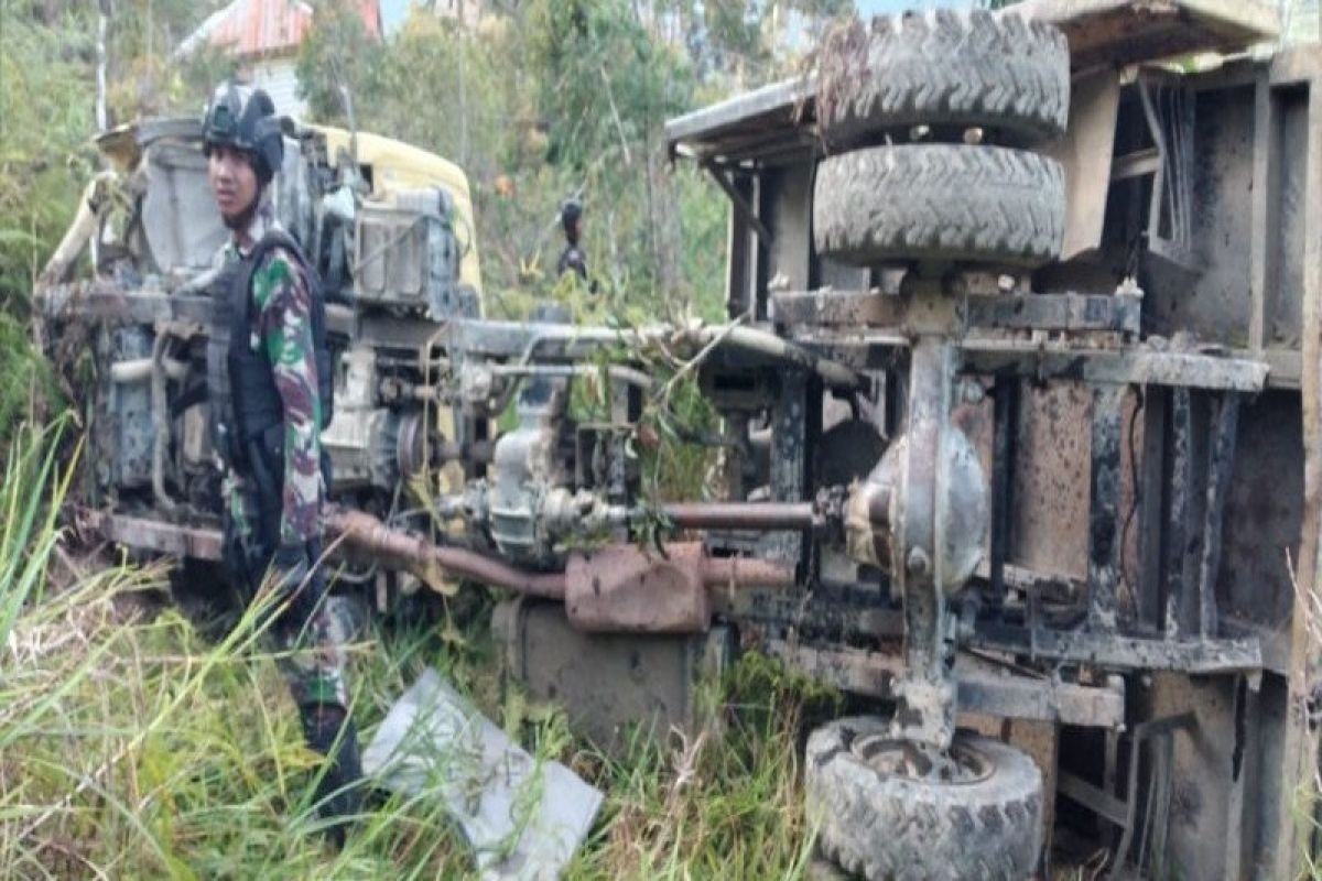 Dua helikopter TNI dikerahkan untuk evakuasi korban kecelakaan di Sugapa