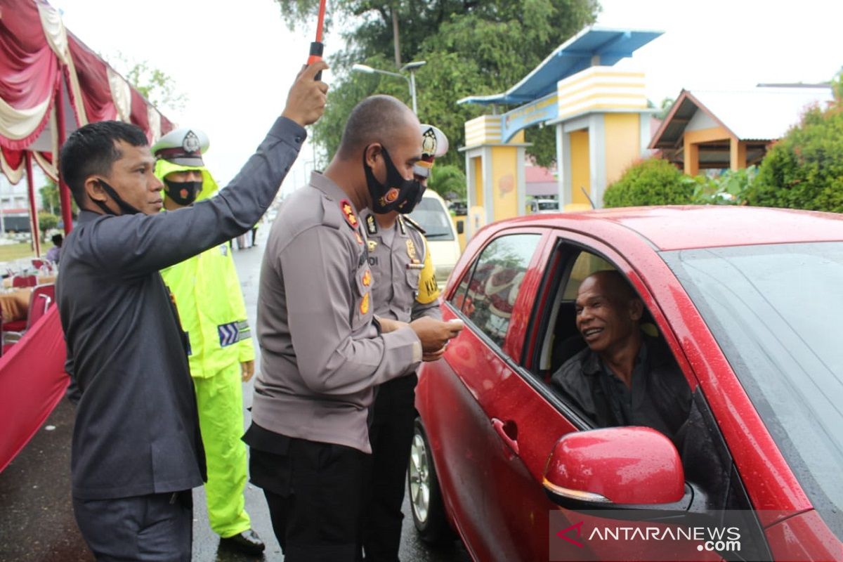 Polisi Mukomuko bagikan 20.000 masker kepada masyarakat