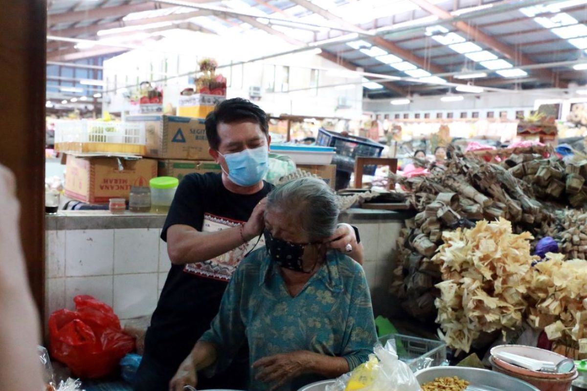 Jelang Galungan, Bupati Klungkung pantau pelaksanaan Protokol Kesehatan di pasar