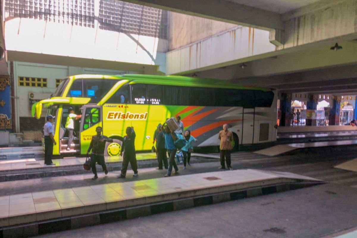 Operasional bus di Giwangan Yogyakarta mencapai 50 persen
