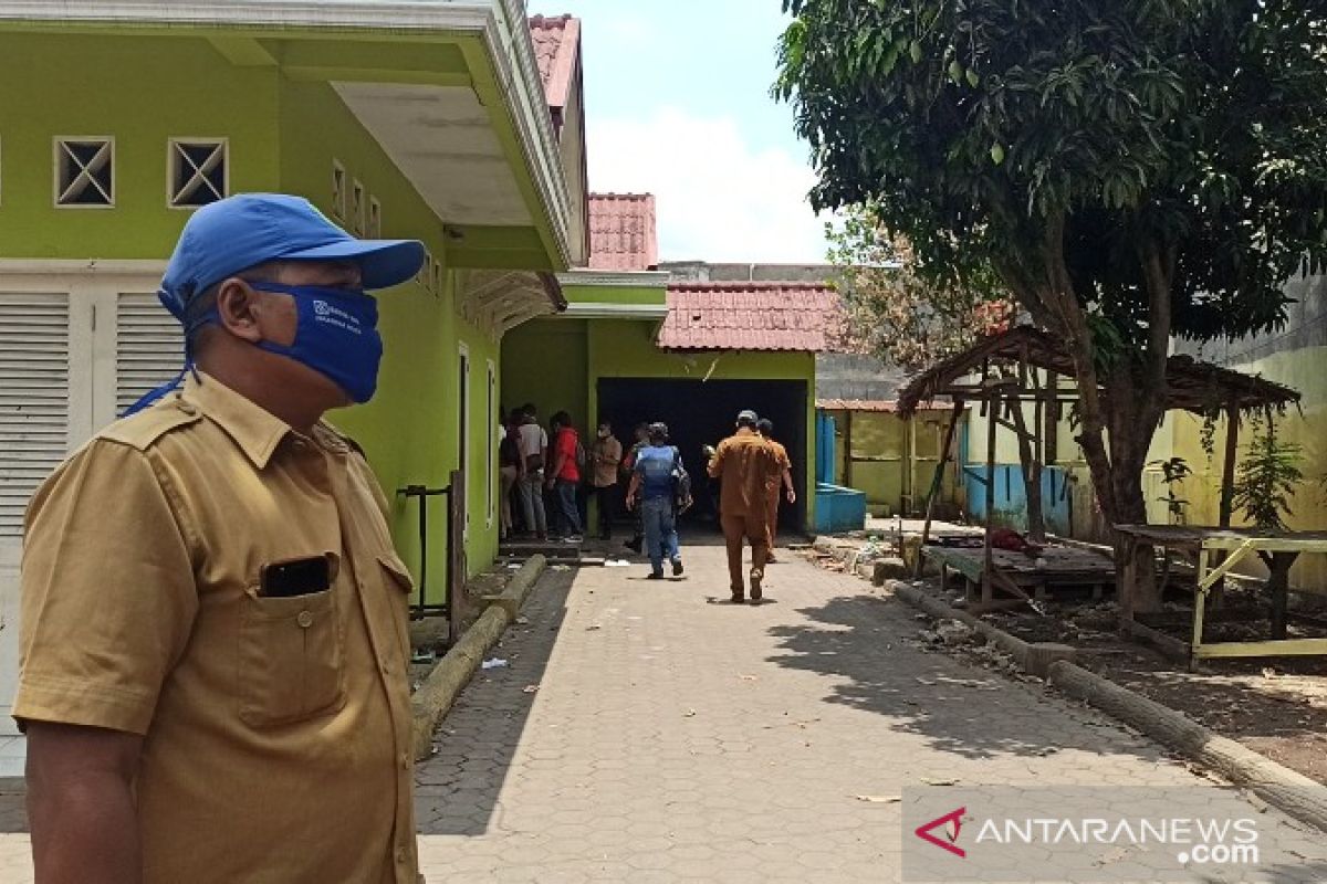 Polisi bongkar sebuah rumah di Tanjung Sari yang diduga jadi lokasi penguburan mayat