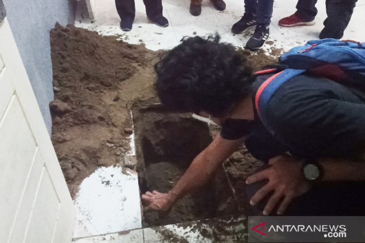 Polisi tidak temukan mayat yang diduga dikubur dalam rumah di Tanjung Sari