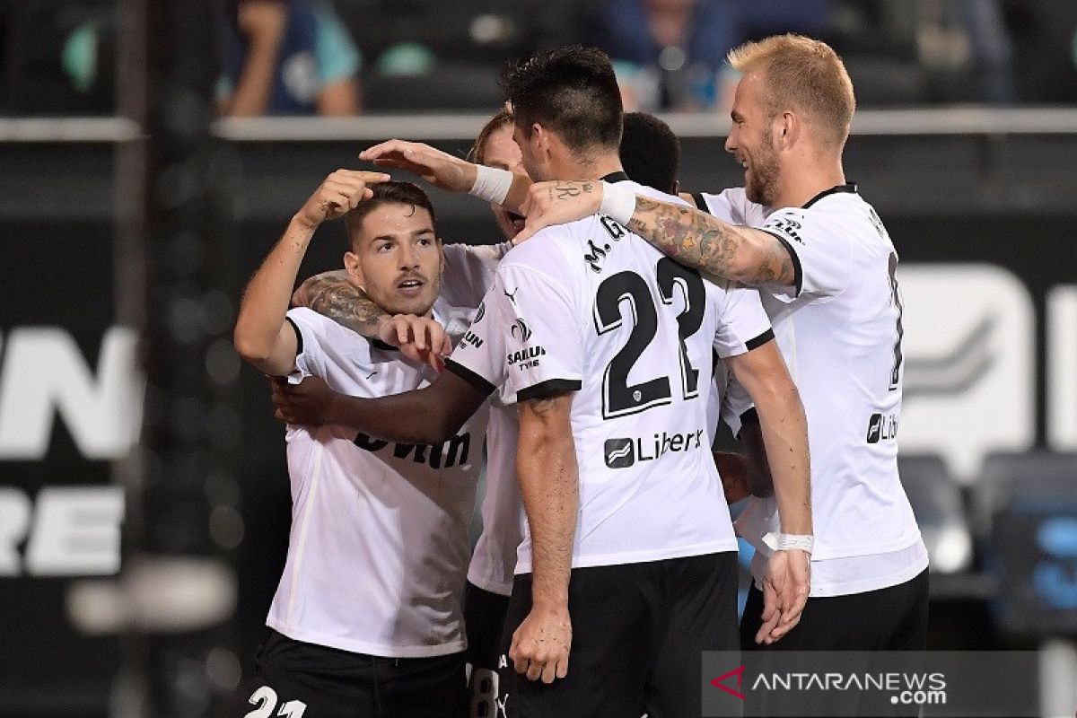 Valencia gilas Levante 4-2 awali musim 2020/2021