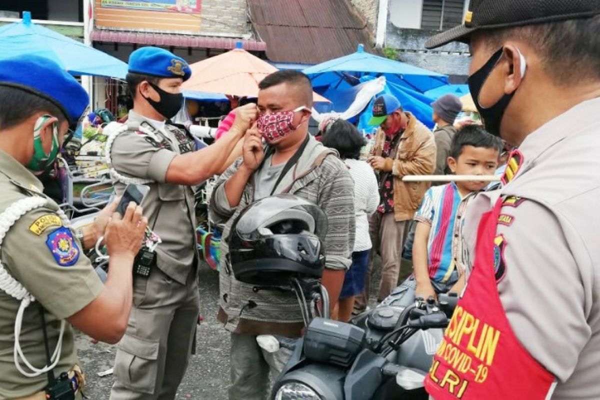 Sosialisasi penegakan hukum protokol kesehatan dan 4.000 masker di Simalungun