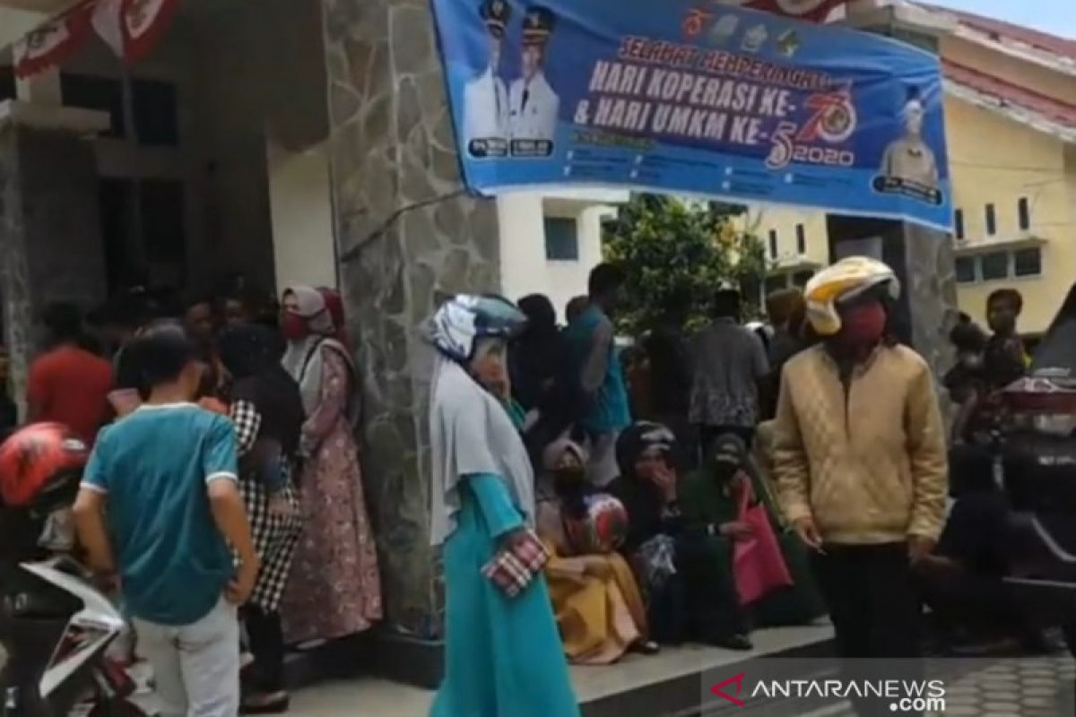 Warga padati Kantor Disperindag Aceh Tengah daftar bantuan UMKM Rp2,4 juta