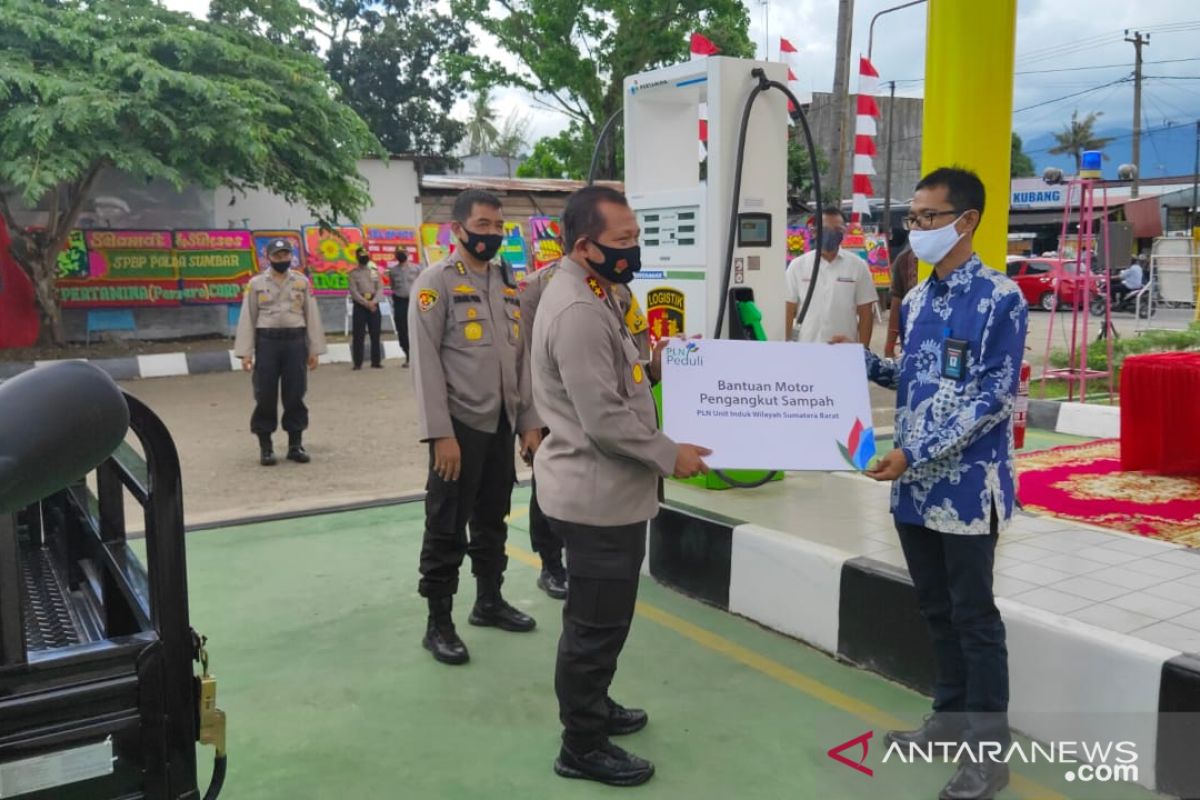 Peduli lingkungan, PLN Sumbar berikan armada pengangkut sampah