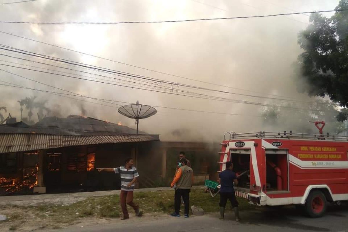 Enam petak rumah warga di Duri ludes dilahap s ijago merah