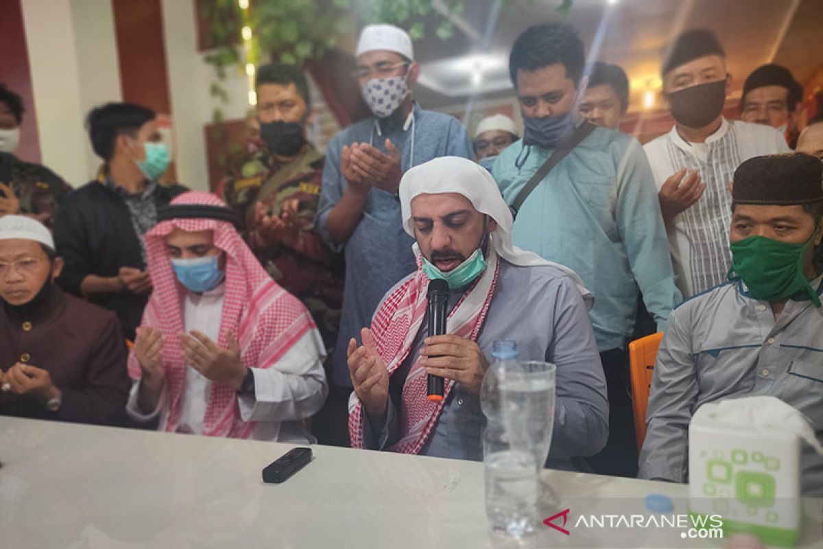 Mahfud instruksikan aparat ungkap kasus penusukan Syekh Ali Jaber