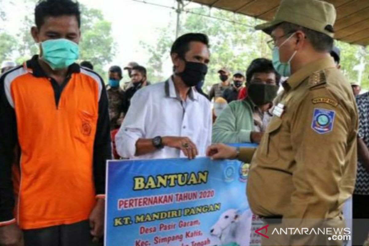 Gubernur Babel serahkan bantuan untuk tingkatkan nilai tukar petani