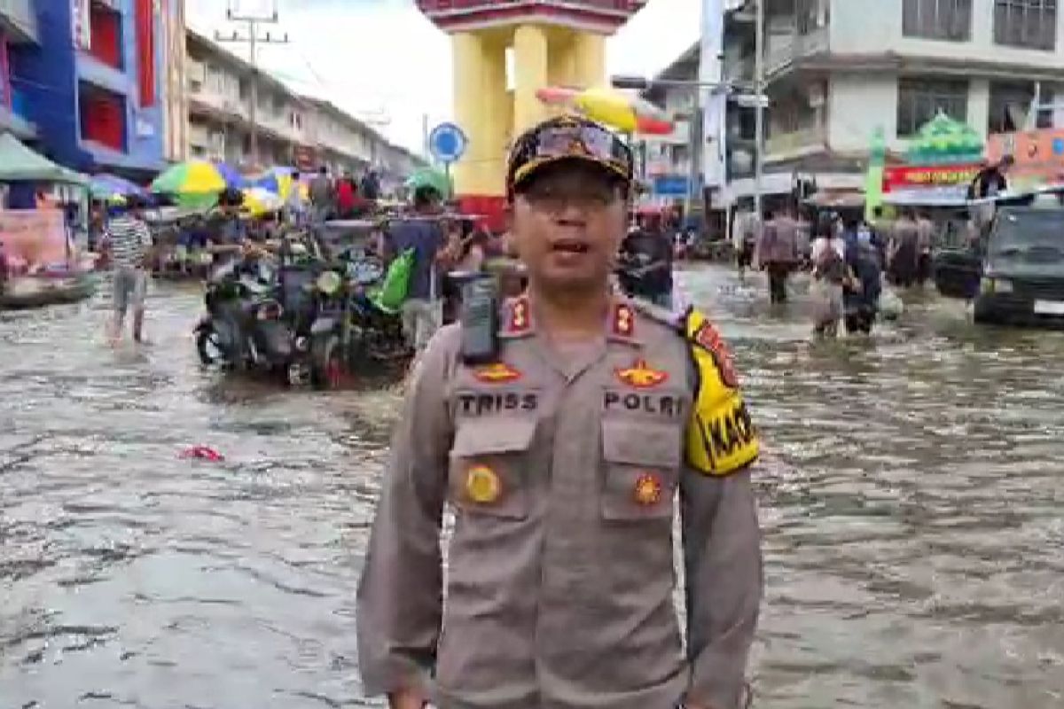 Satu Jembatan gantung roboh diterjang banjir di Melawi