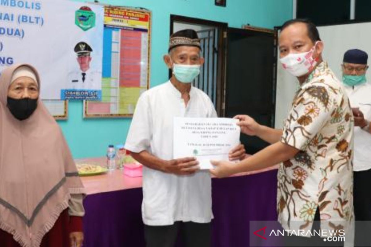 Pemkab Bangka menyalurkan BLT tahap kedua bagi 6.060 warga