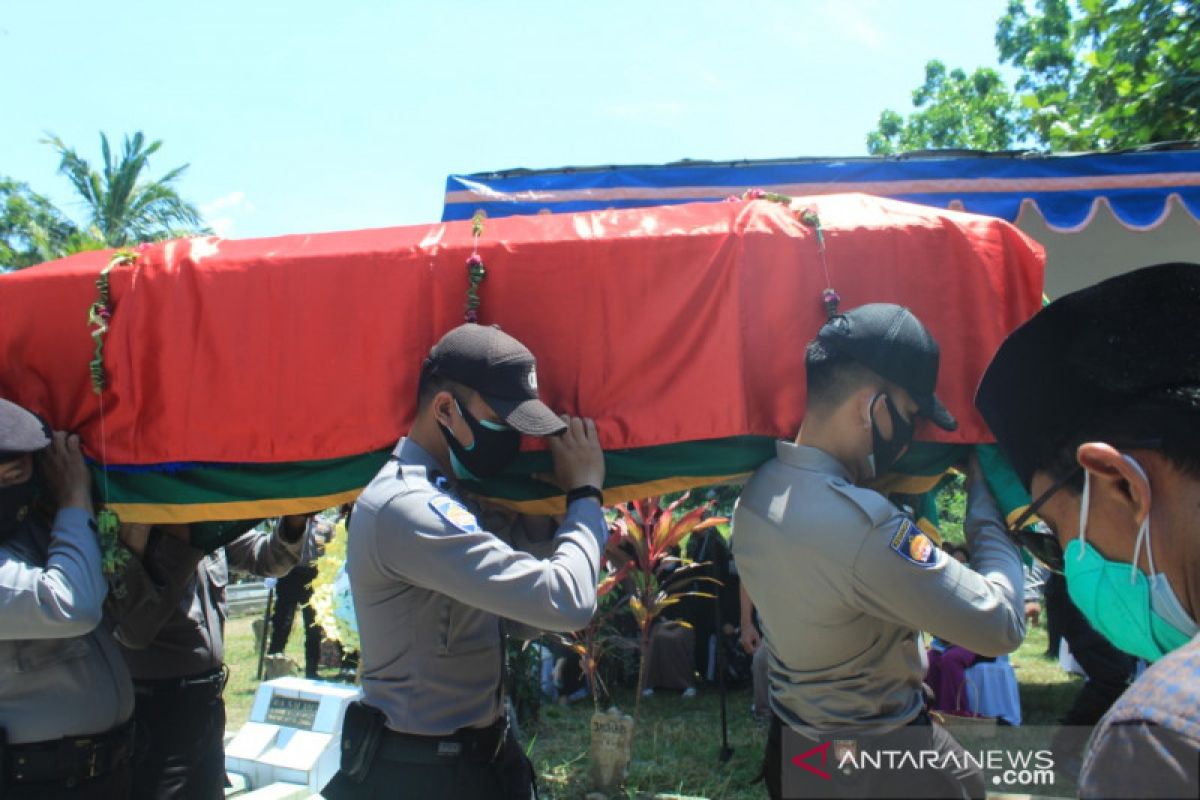 Jenazah penyidik KPK sempat terinfeksi corona dimakamkan di Jember