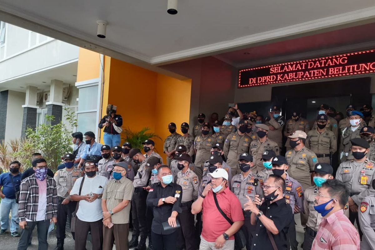 Buruh di Belitung tolak pengesahan Undang-Undang Cipta Kerja
