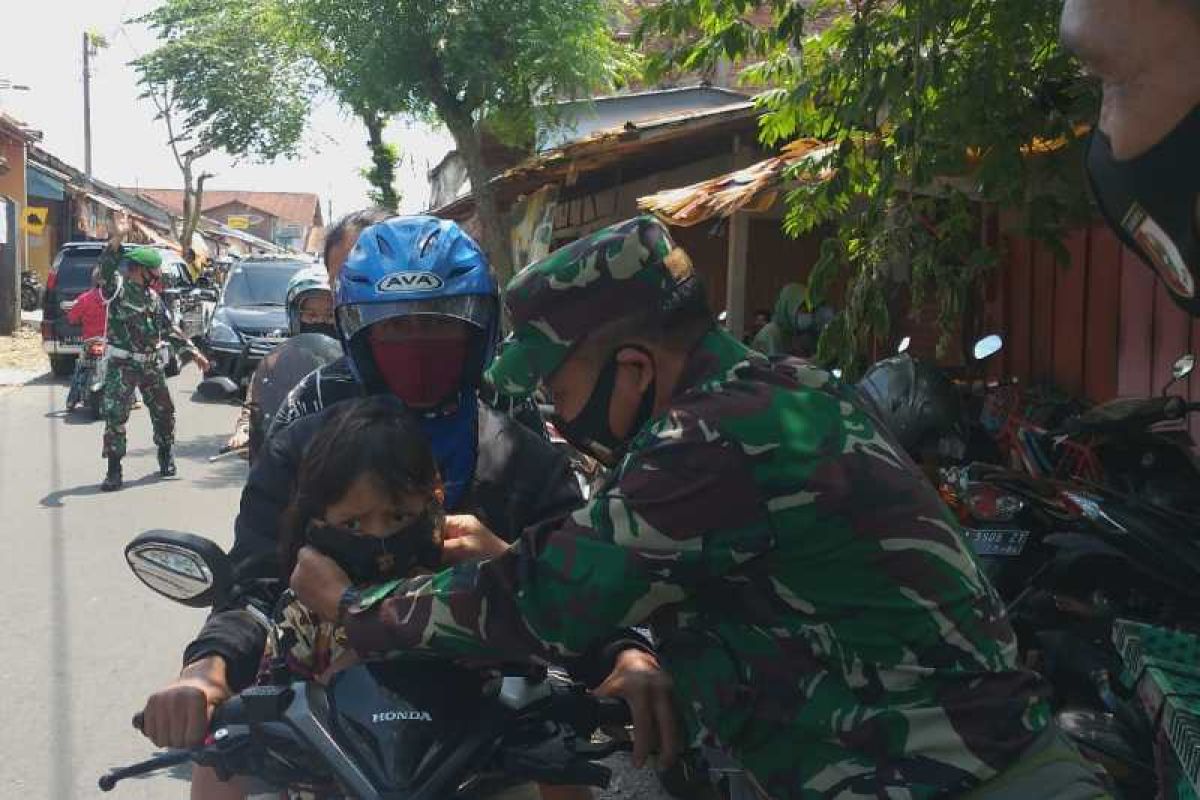 Paguyuban Alastua bagikan ratusan masker di Secan