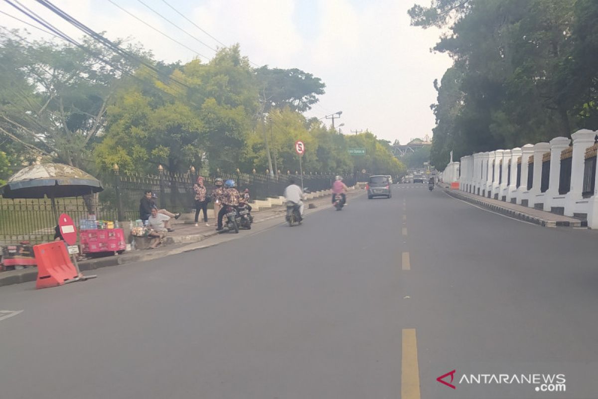 Hari pertama PSBB di  Jakarta jalur Puncak-Cianjur sepi