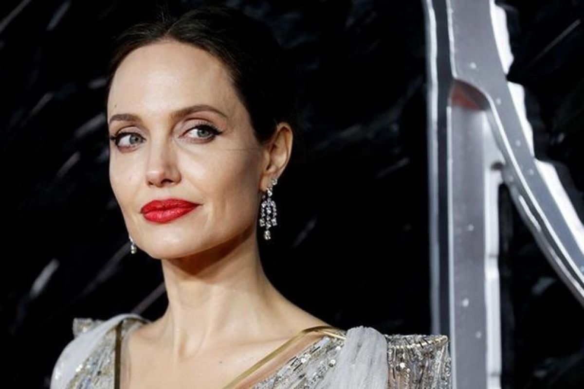 Bocah laki-laki penjual limun untuk Yaman terima sumbangan dari Angelina Jolie