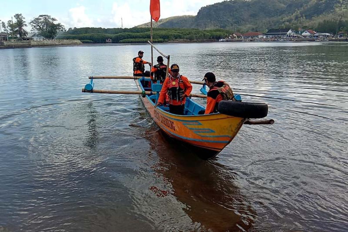 Basarnas Cilacap cari korban tenggelam di Kebumen dan Purworejo