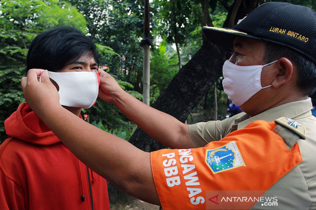 Ada pembagian masker yang diberi bius? Cek faktanya