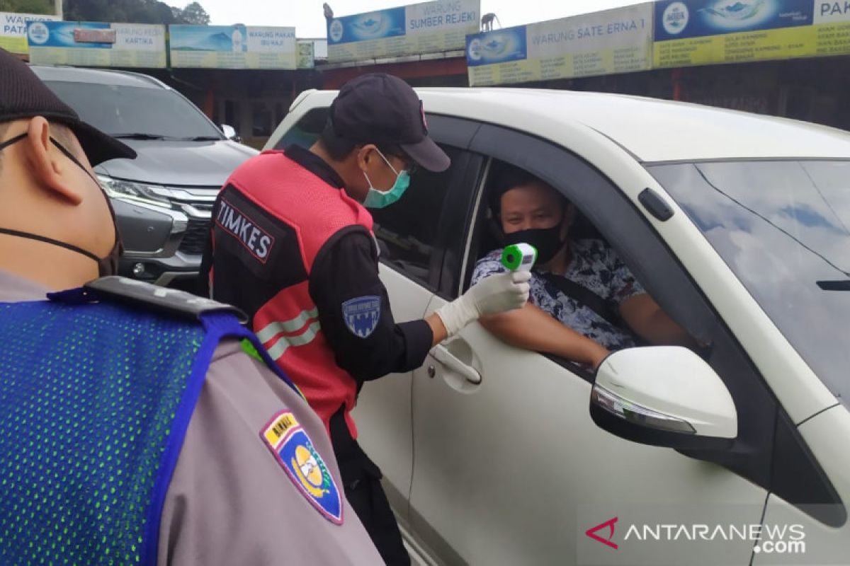 Pengendara dan warga pendatang di Cianjur wajib membawa surat sehat