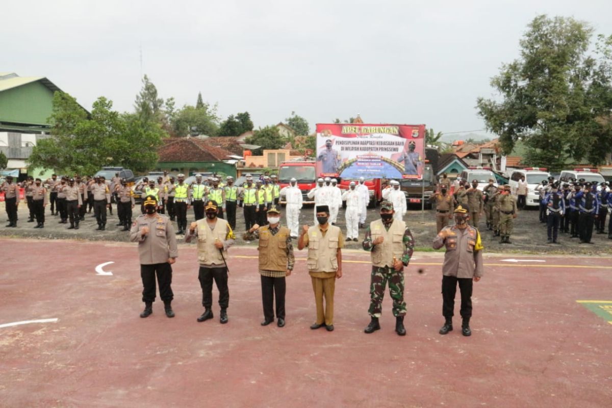 Bupati Pringsewu Sujadi minta masyarakat taat gunakan masker