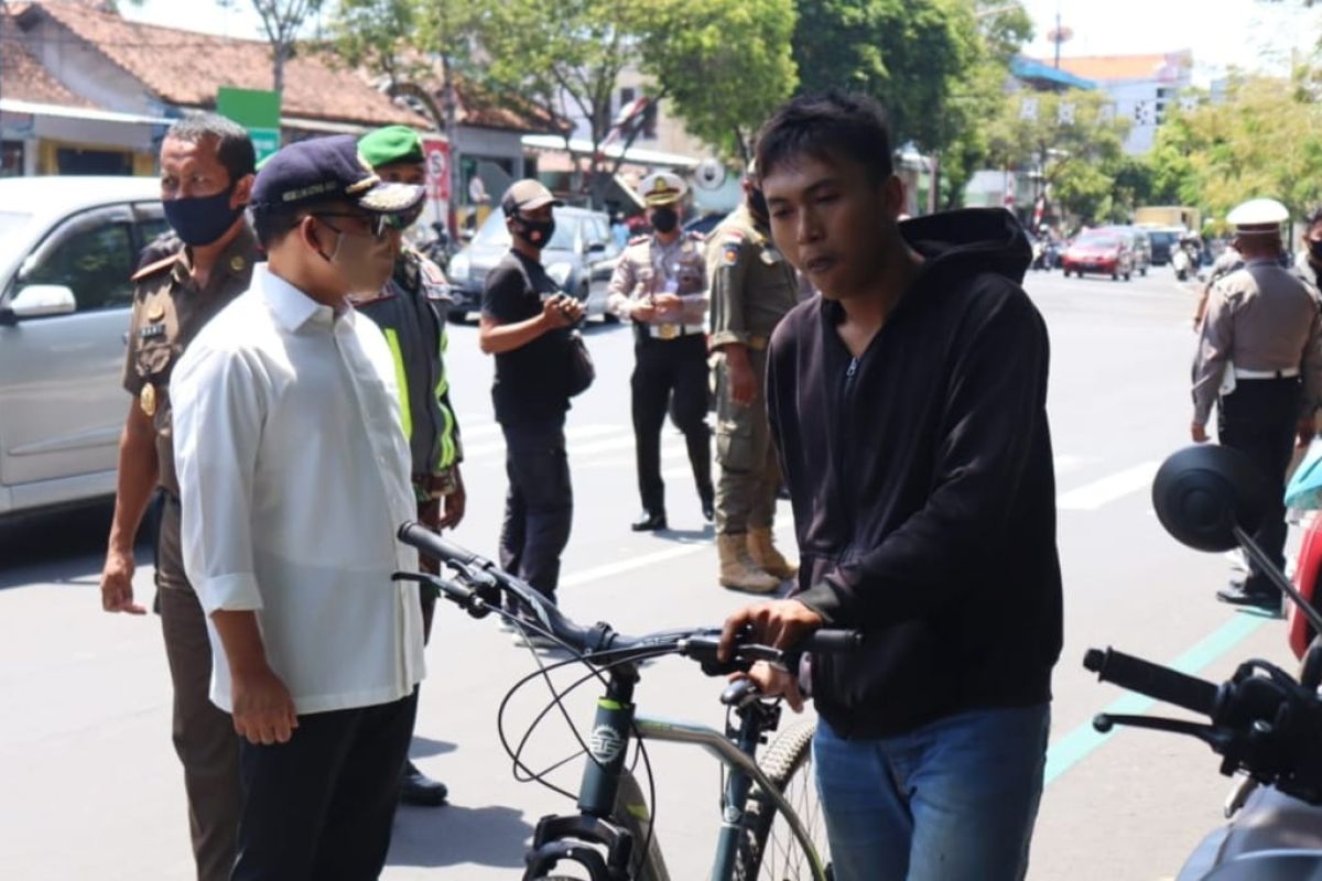 Banyuwangi juga berlakukan sanksi denda bagi warga tak memakai masker