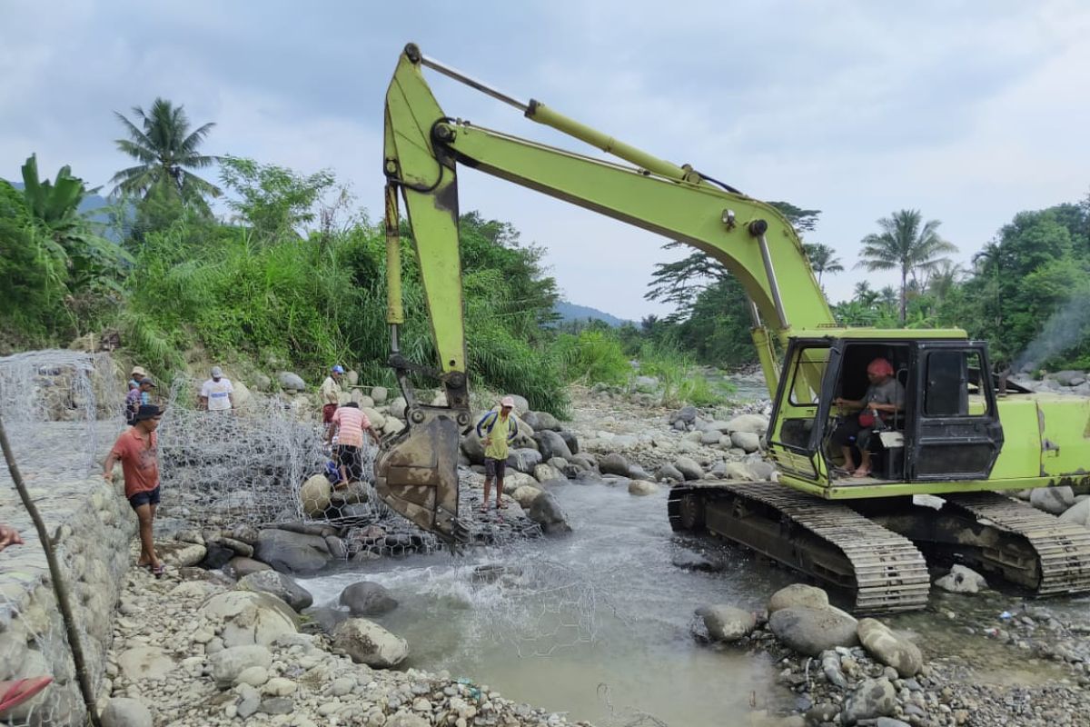 Mengairi 120 hektare lahan pertanian, PT Semen Padang lanjutkan proyek normalisasi intake Baringin