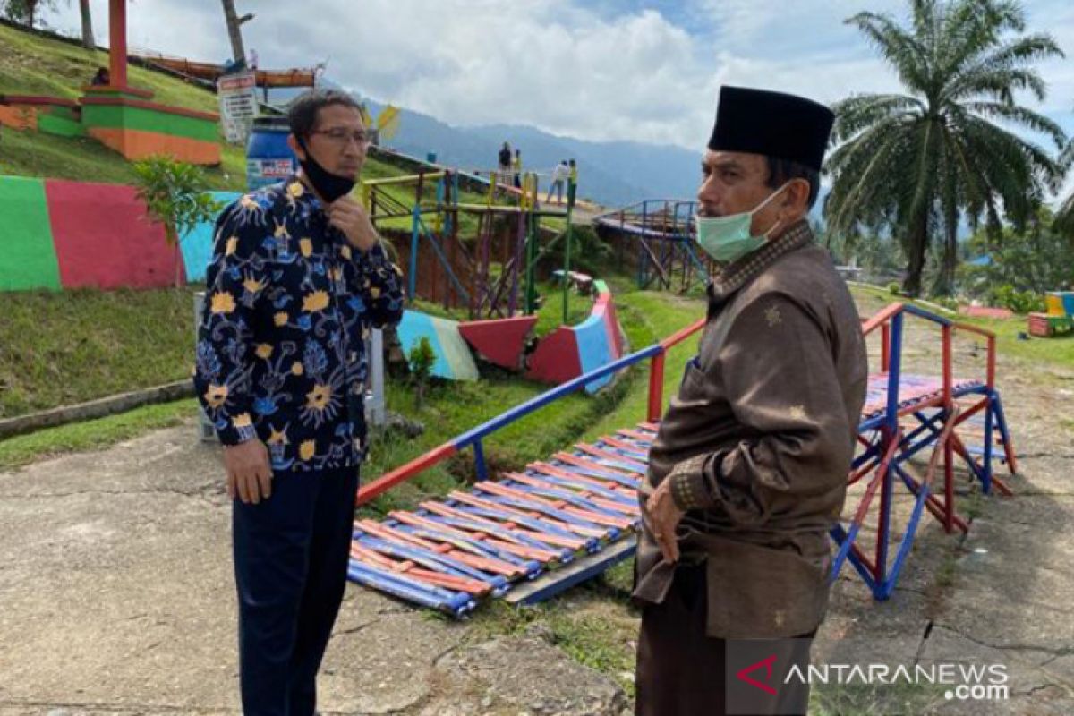 Bupati Sijunjung instruksikan Dinas PUPR segera perbaiki jalan taman Bukik Gadang