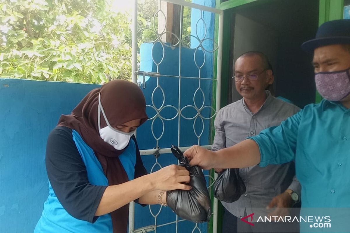 Dukung pemerintah, PWI Lebak salurkan bantuan 200 kg telur