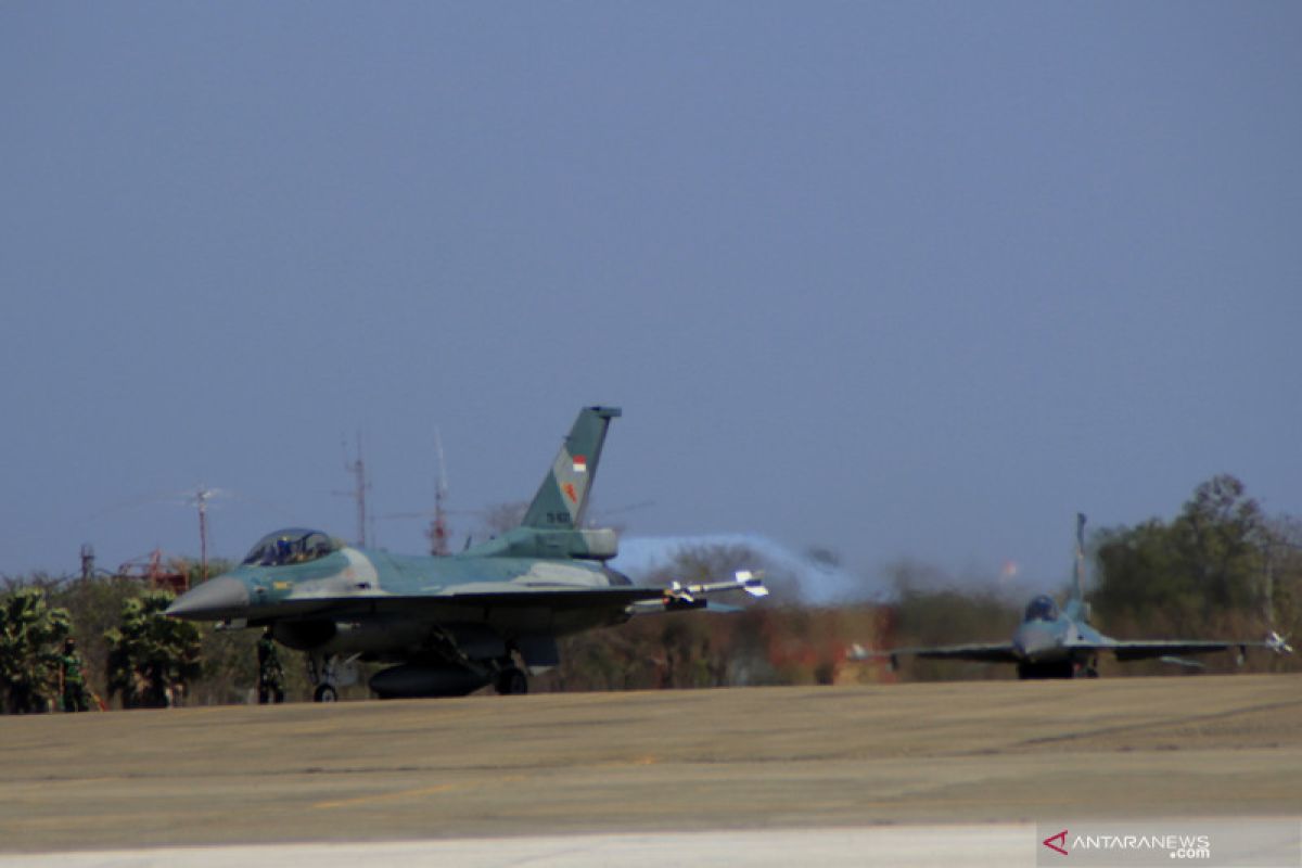 Dua pesawat jet tempur F-16 patroli perbatasan Indonesia-Timor Leste-Australia