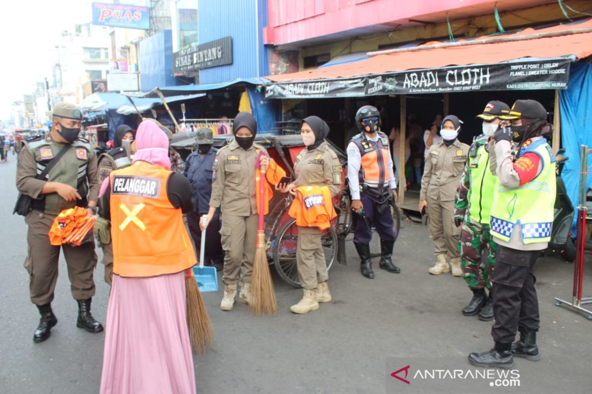 Abaikan protokol kesehatan, sejumlah warga Sukabumi dikenakan sanksi