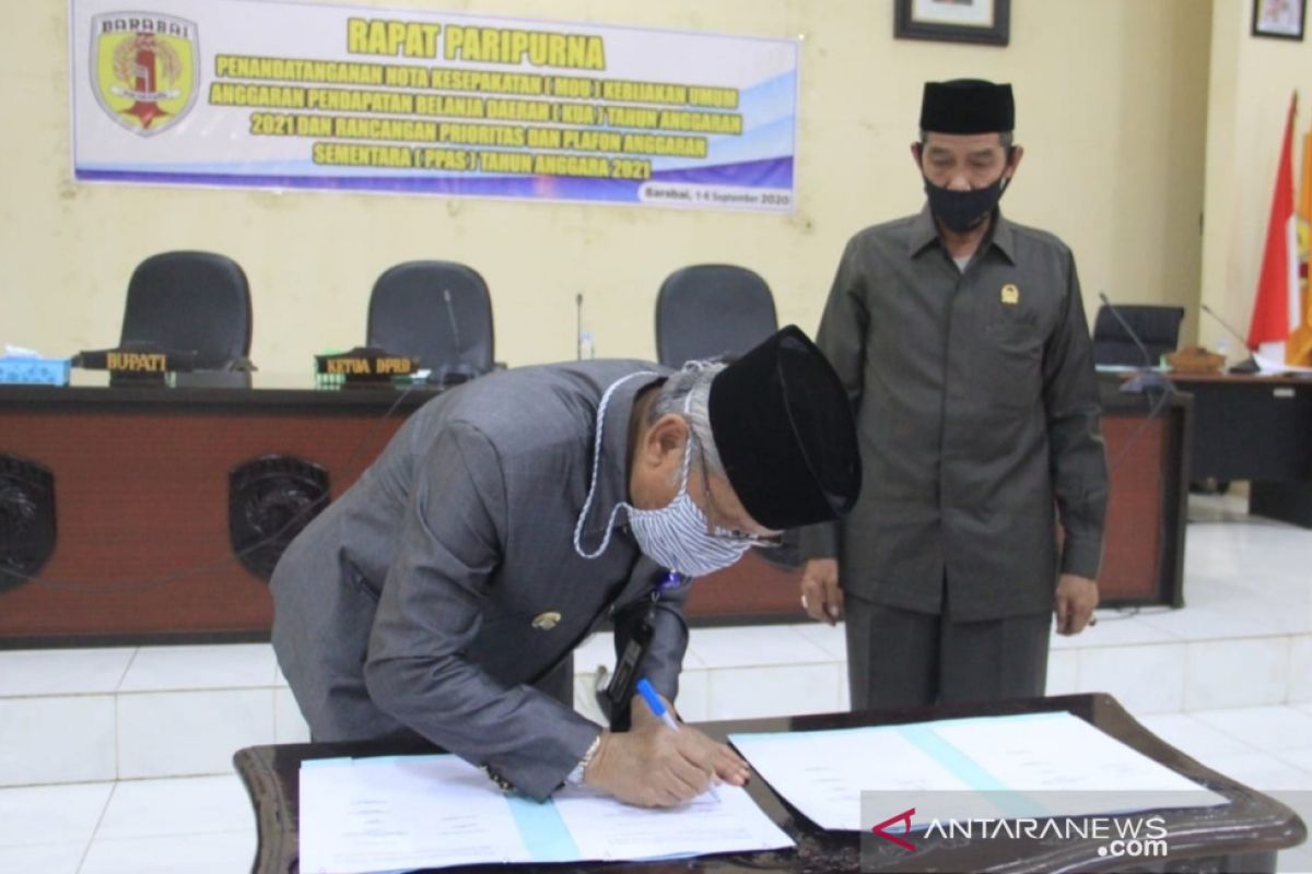 Bupati HST dan DPRD tandatangani MoU KUA PPAS Tahun Anggaran 2021