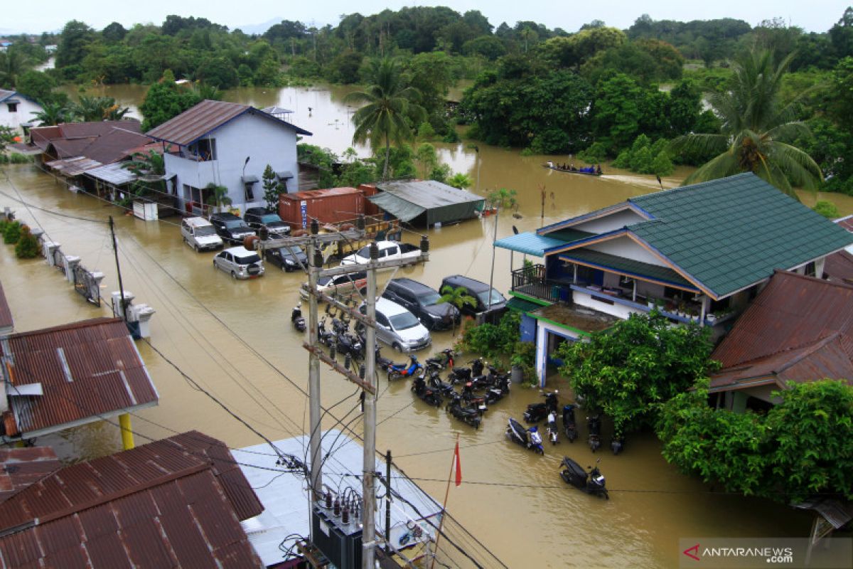 Banjir besar melanda Kapuas Hulu aktivitas lumpuh