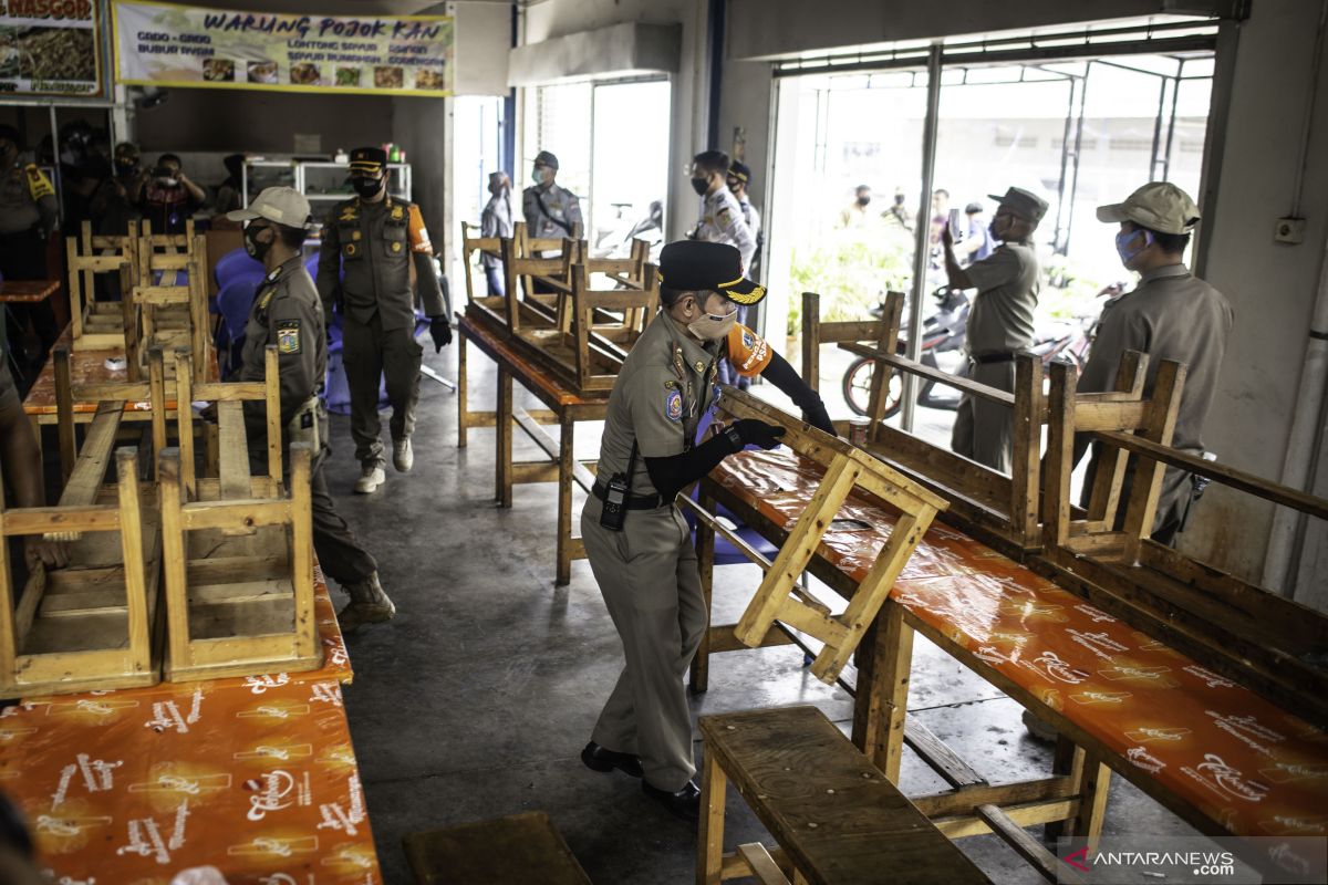 Delapan rumah makan di Jakarta ditutup karena langgar PSBB