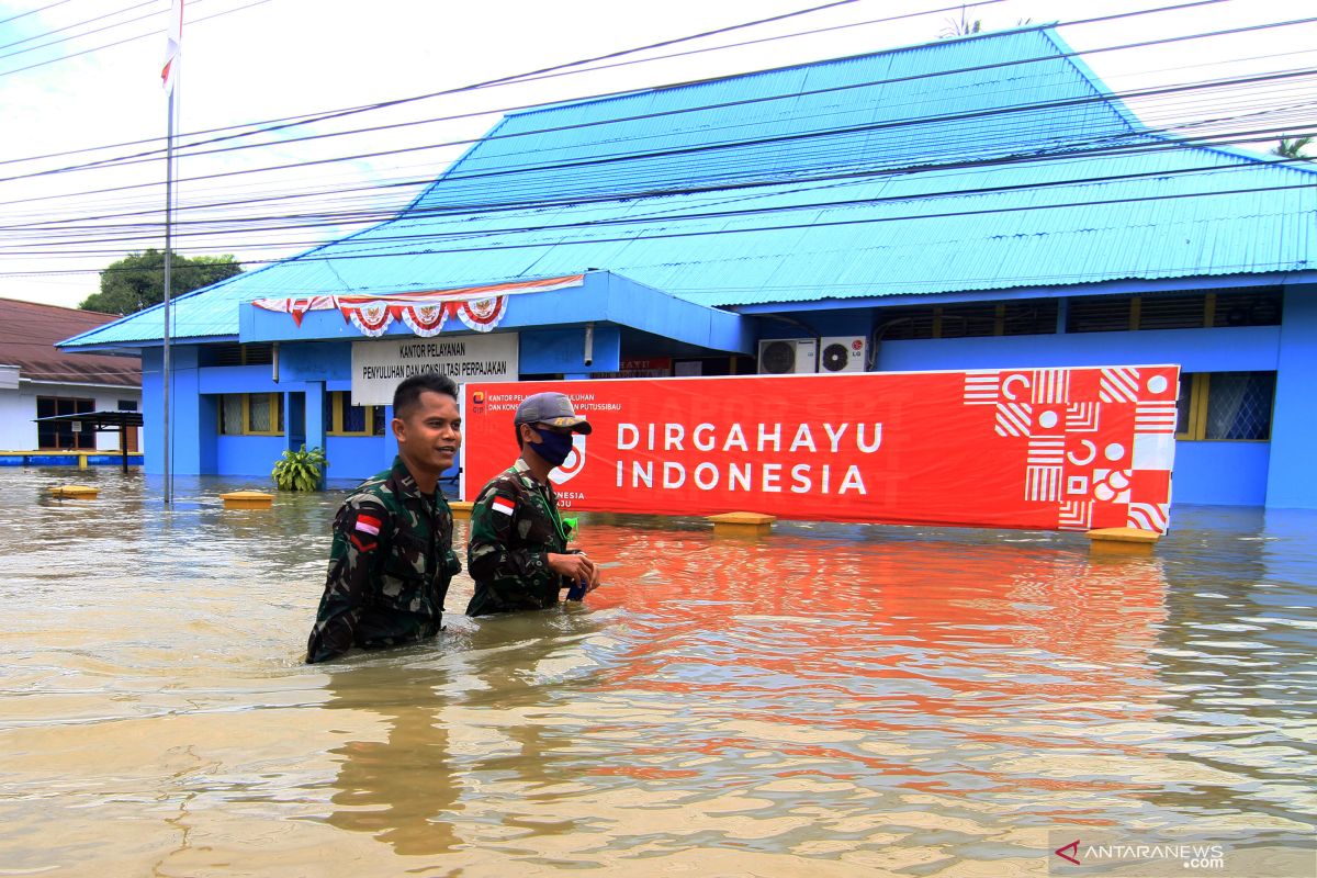 Peduli korban banjir, Polres Kapuas Hulu bagikan sembako