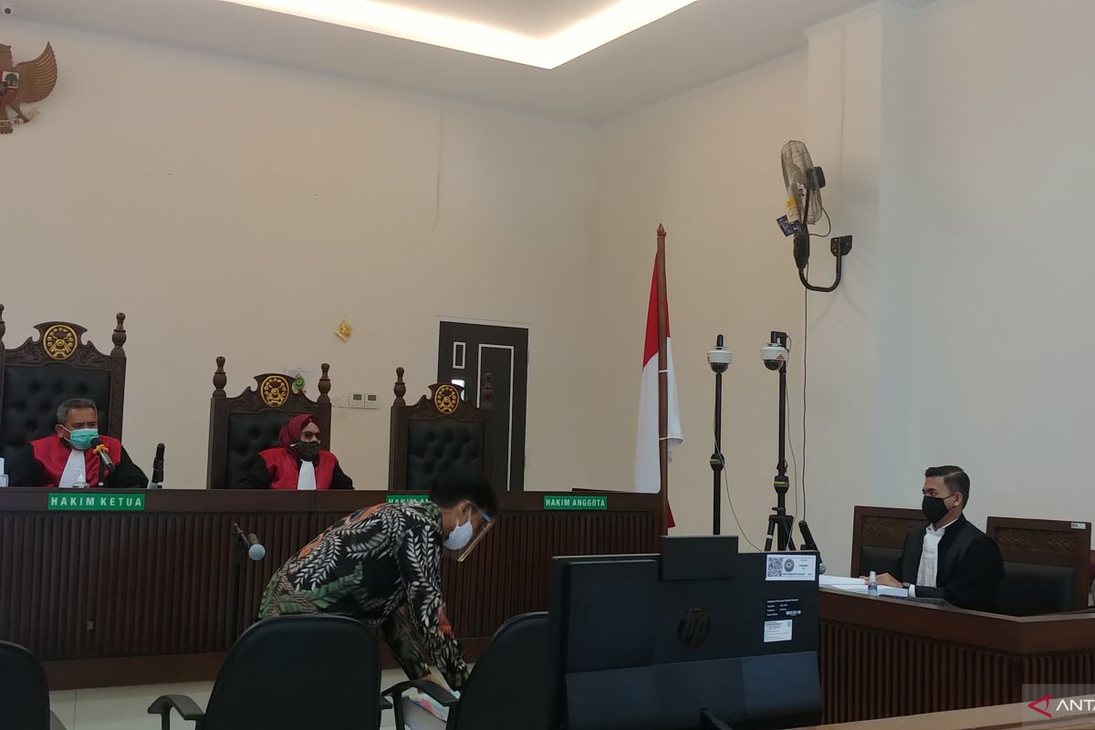 JPU juga tuntut pencabutan hak politik terhadap Bupati Solok Selatan non aktif