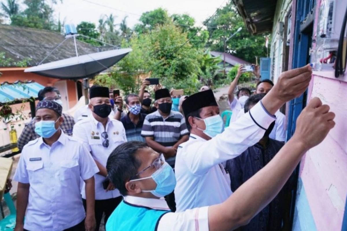 Ratusan  rumah tangga  di Kepri terima bantuan program penerangan listrik