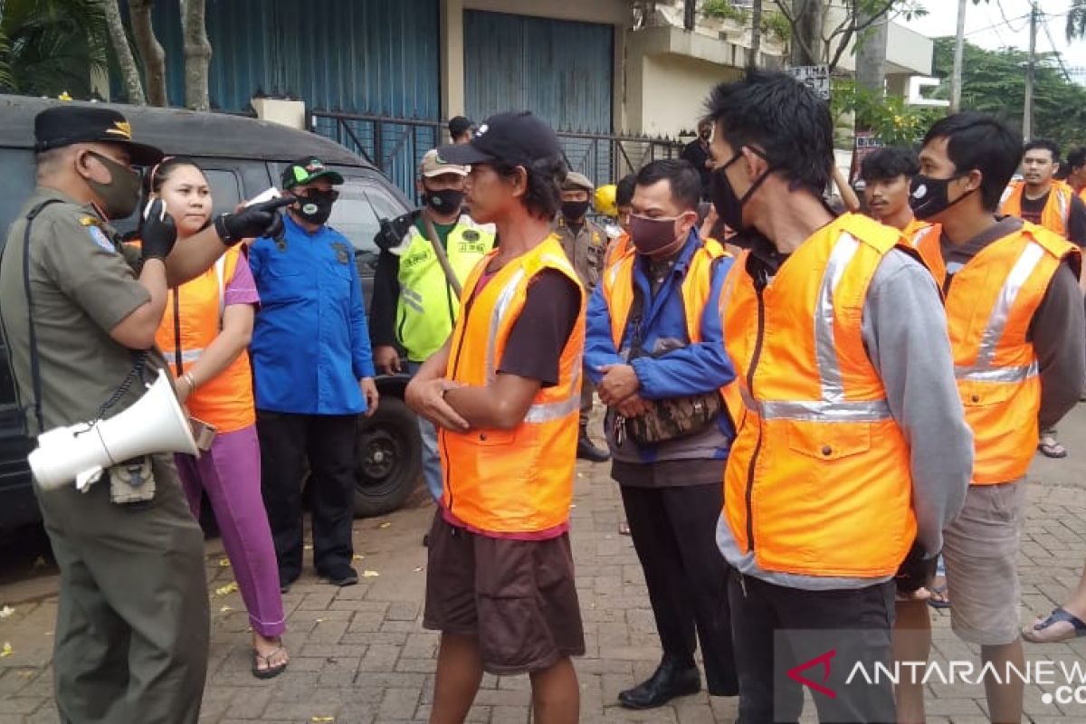 Puluhan Pelanggar PSBB Tangsel Disanksi Berjemur Dan Push Up