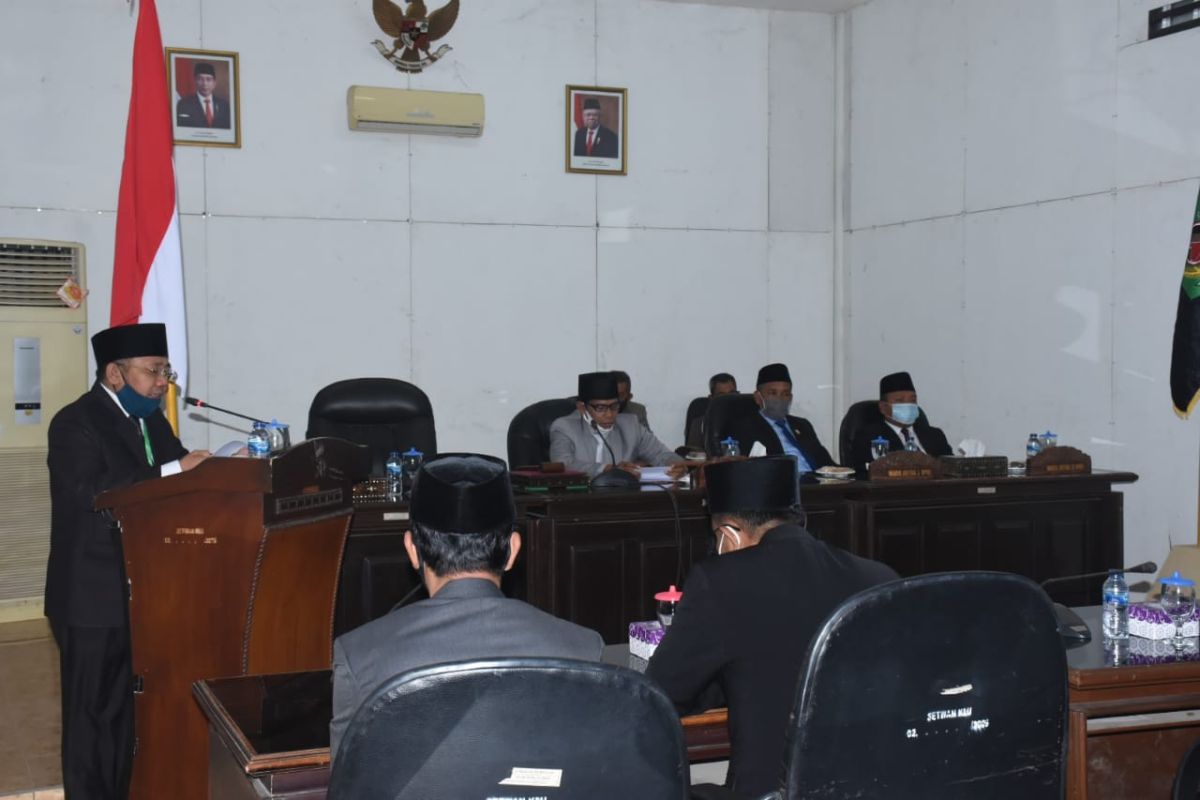 Bupati Lombok Utara menyampaikan penjelasan KUA PPAS APBDP 2020