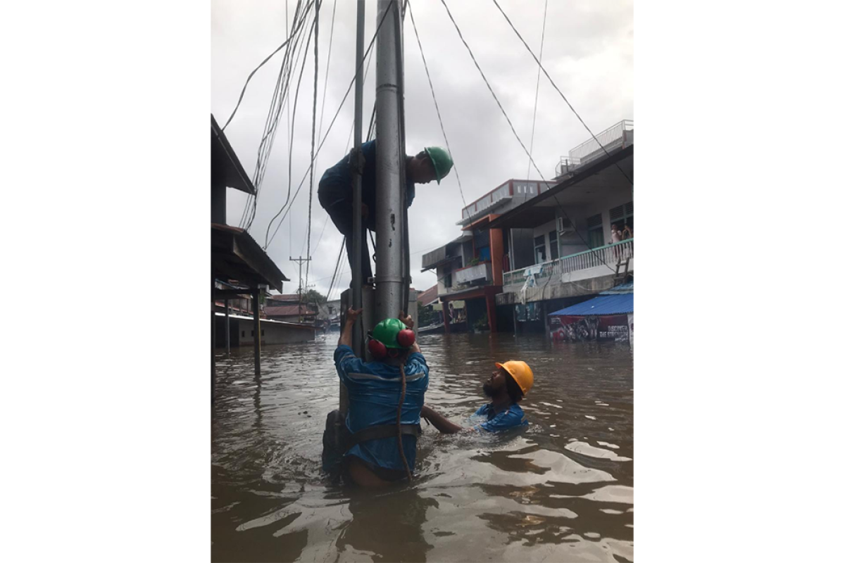 PLN terpaksa hentikan aliran listrik di Putussibau dampak banjir