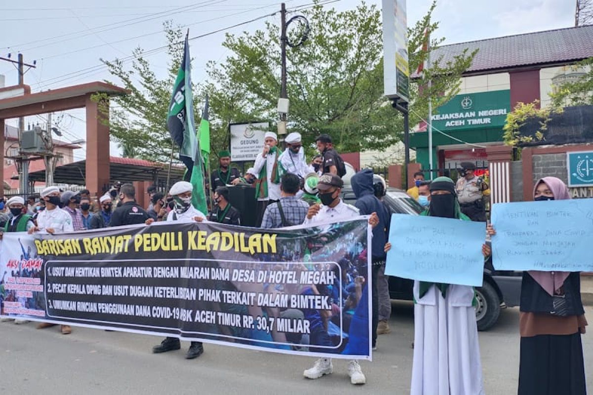 Ratusan massa kepung kantor Kajari Aceh Timur, Ada apa?