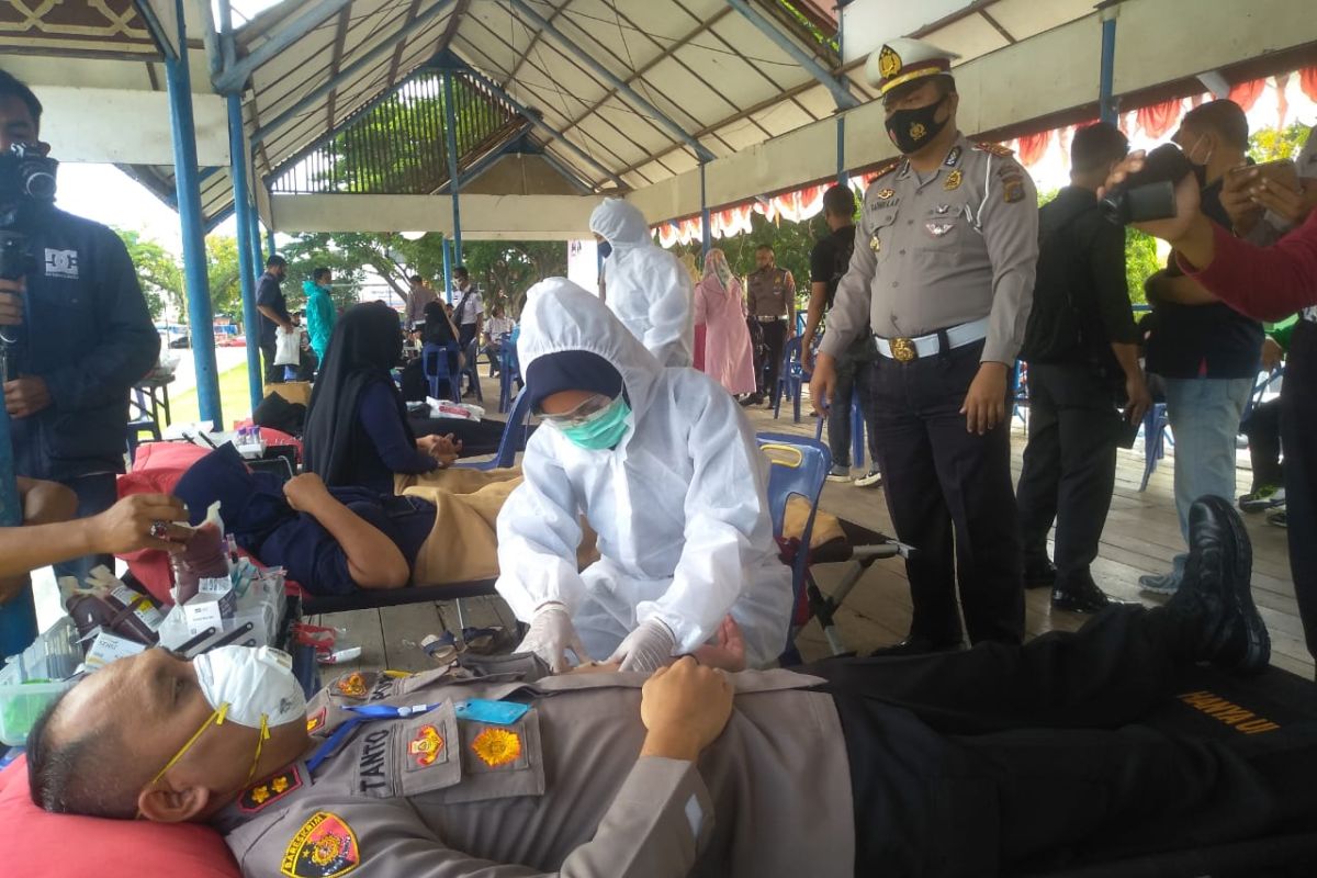 HUT Lantas Bhayangkara ke-65, Polres Lhokseumawe gelar donor darah