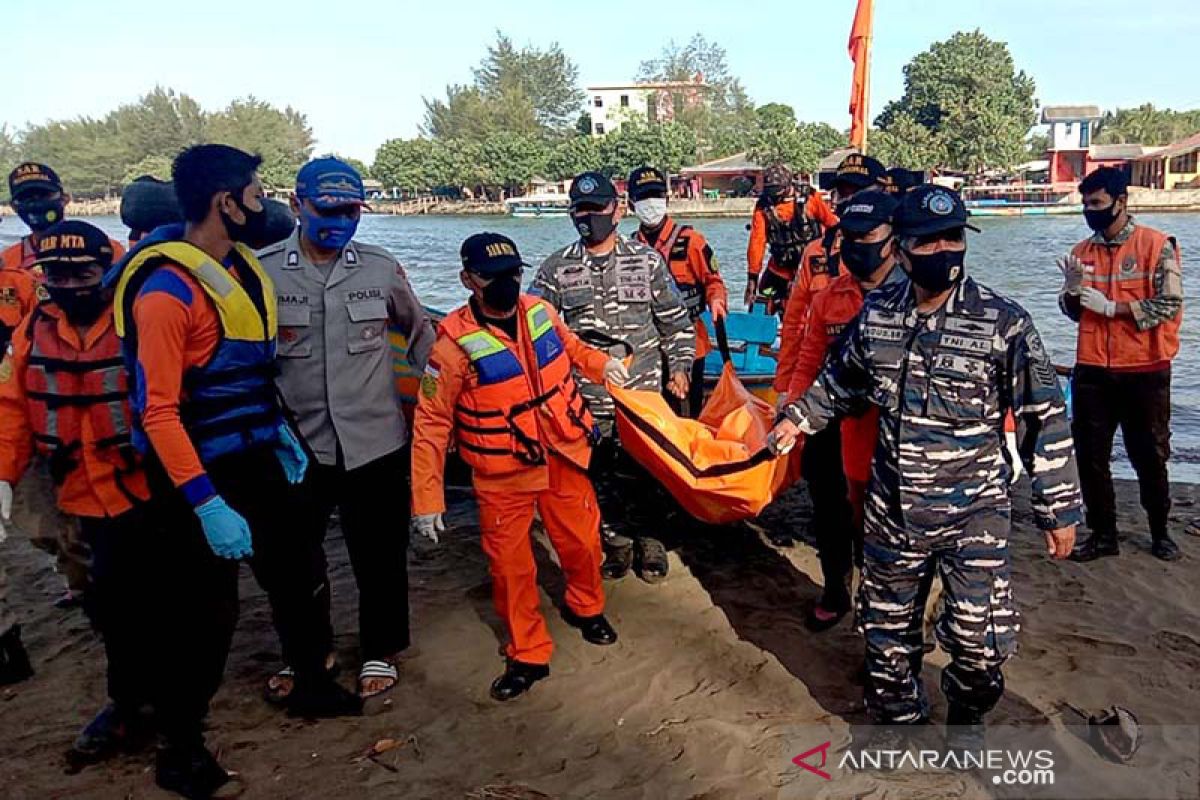 Tim SAR temukan salah seorang korban tenggelam Pantai Logending