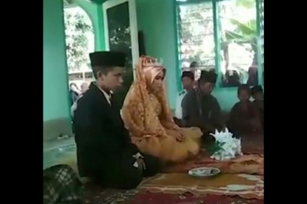 Pelajar belasan tahun menikah, viral di facebook