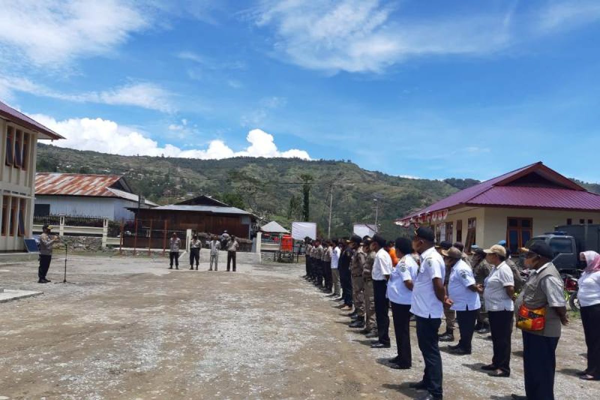 Polisi-ASN dan Satpol Tolikara razia pelanggar protokol COVID-19