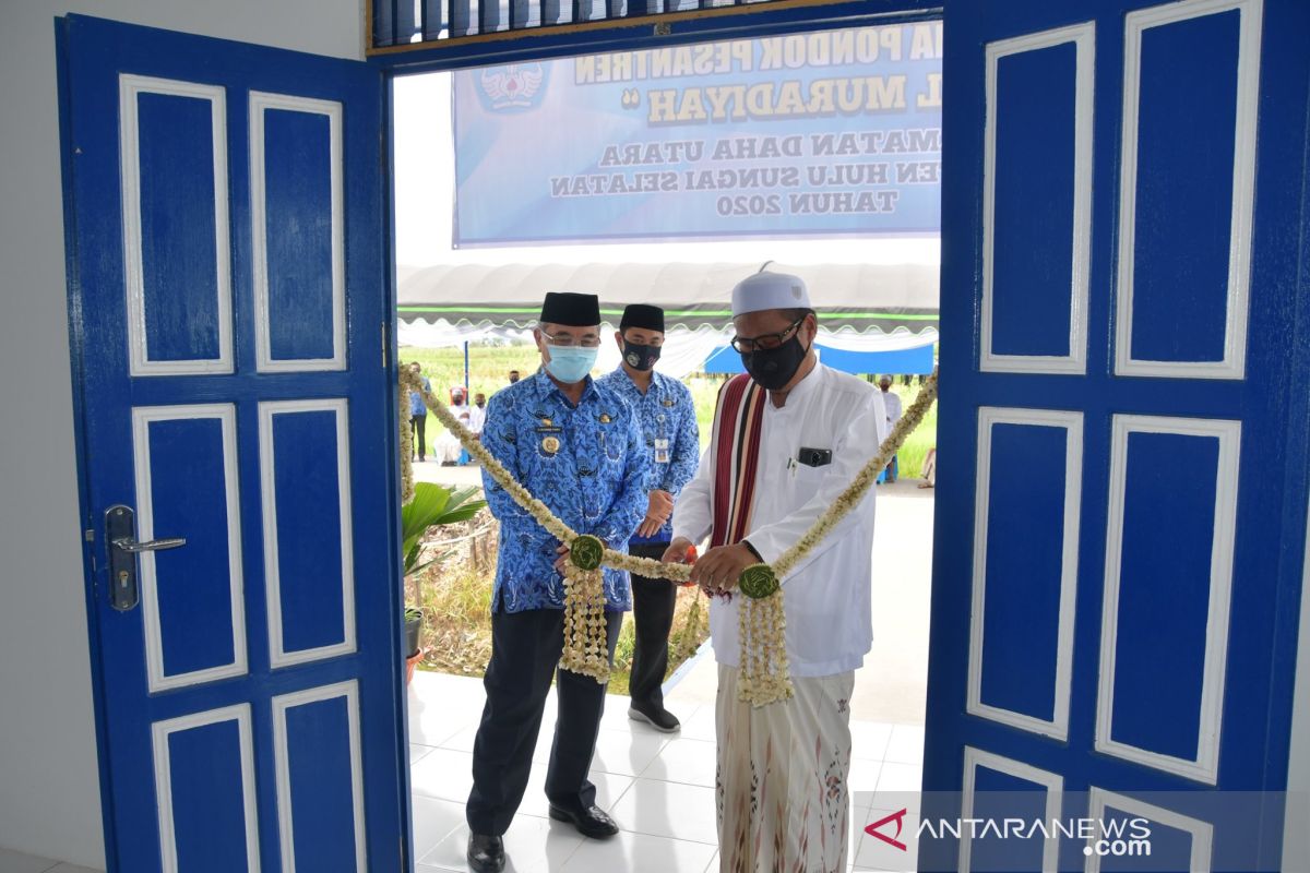 Dukung pendidikan agama, Bupati HSS resmikan Asrama Ponpes Al Muradiyah