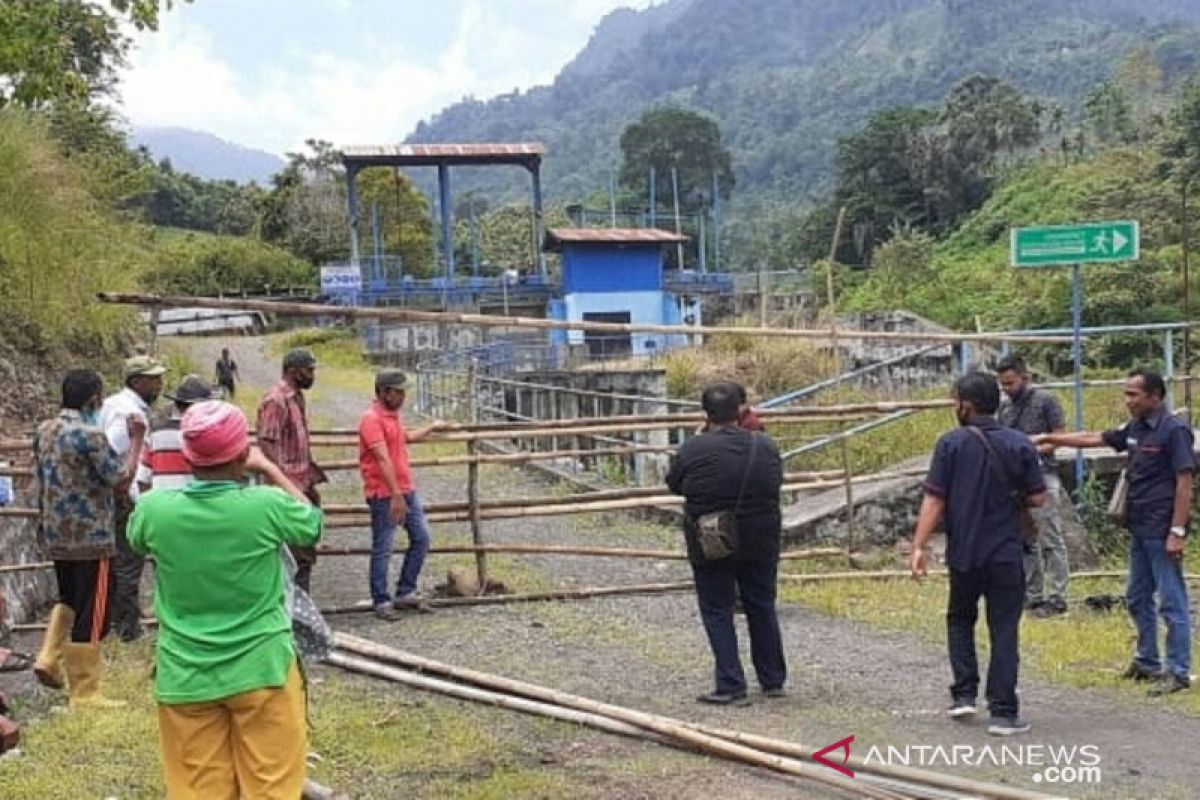 Masyarakat Solok Selatan blokade akses PT SKE